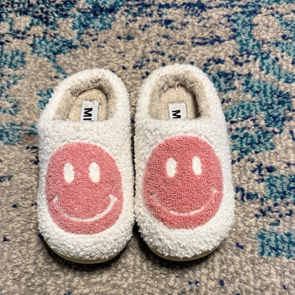 MIA Cream and Pink Smile Kids Slippers